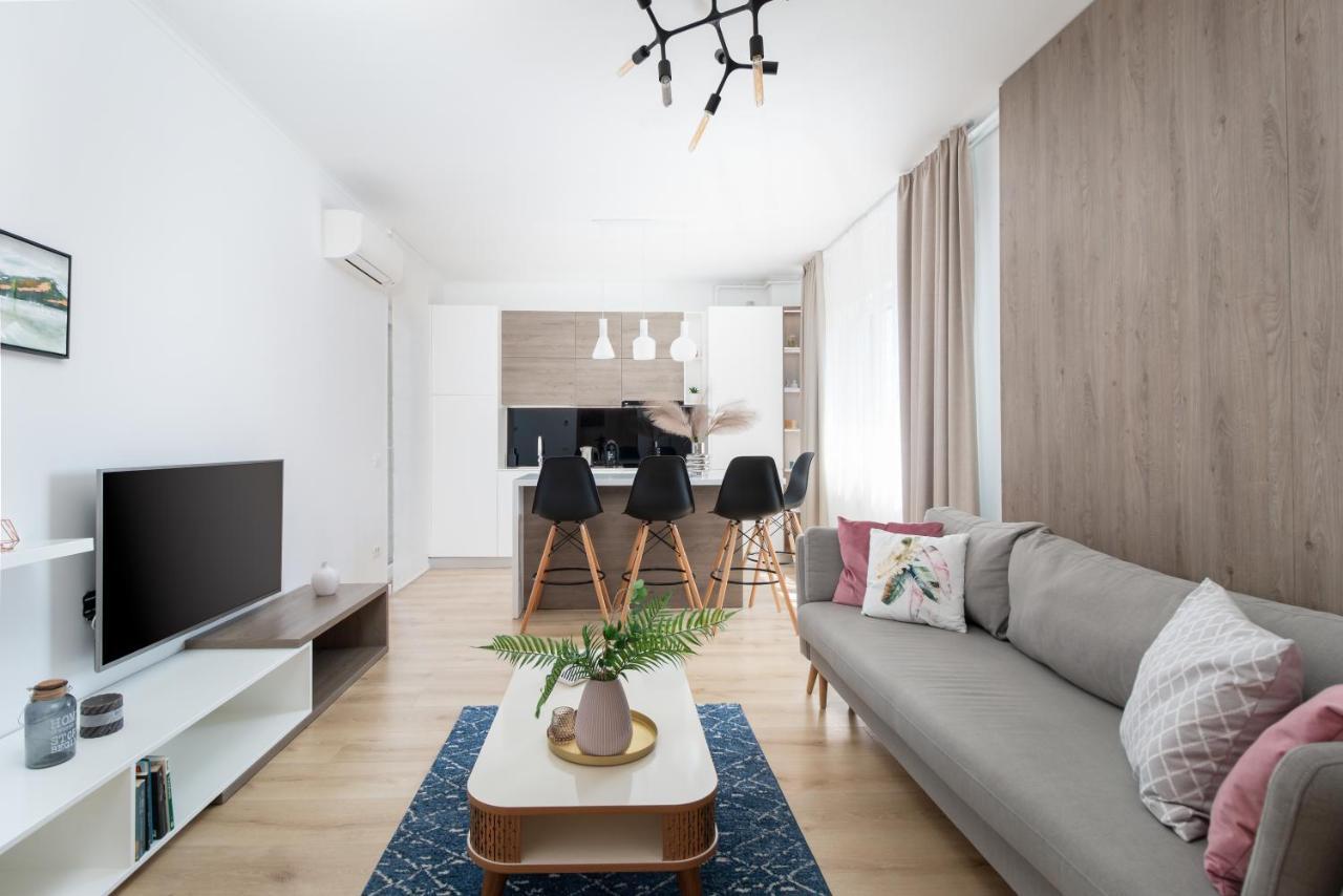 Charlotte Piata Unirii - Free Private Parking 2Bedrooms Apartment Oradea Exteriér fotografie